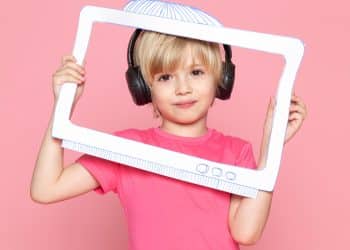 Como ensinar meu filho a lidar com vídeos de IA?