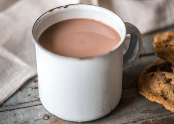 chocolate quente na caneca