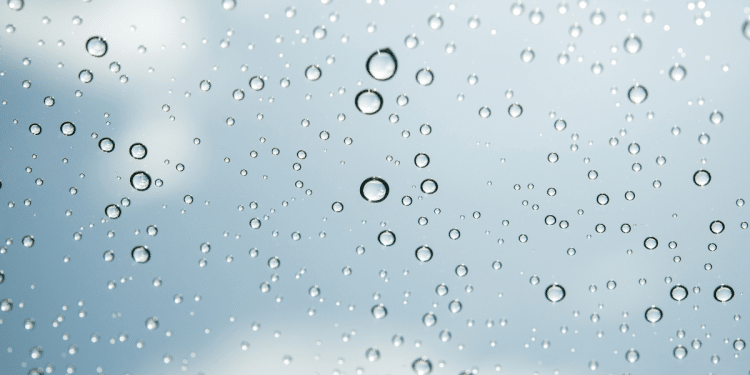 gotas de água em uma superfície