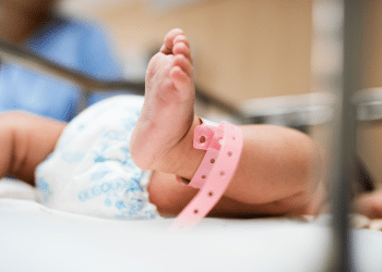 Quais complicações na gravidez podem levar ao parto prematuro?