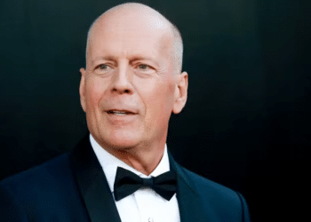 Esposa de Bruce Willis diz que cena em “Duro de Matar” pode ter influenciado na doença do ator