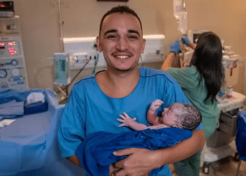 Mãe de João Gomes se emociona com nascimento do segundo filho do cantor