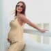 Grávida, Maíra Cardi exibe barrigão com Thiago Nigro em viagem à Grécia