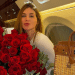 Virginia Fonseca recebe buquê de flores após viagem com Vini Jr.