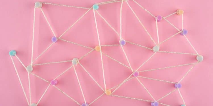 Rede com pontos representando a harmonia entre mãe e filho.