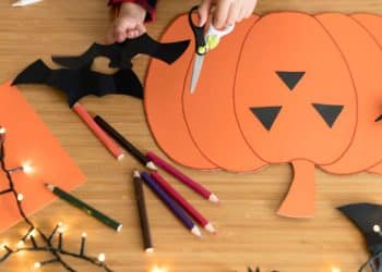 Artesanatos de Halloween.