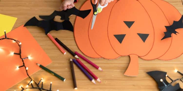 Artesanatos de Halloween.