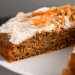 Bolo de cenoura sem glúten e sem lactose.