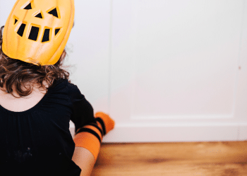 Como ajudar seu filho a superar o medo do Halloween.