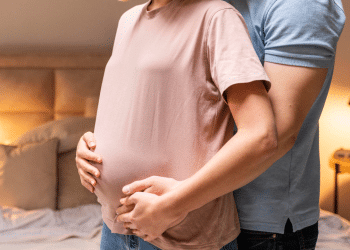 Como o pai pode criar vínculo com o bebê antes do nascimento?