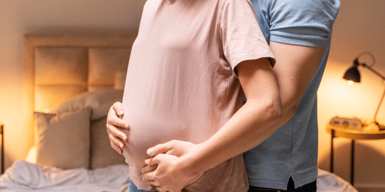 Como o pai pode criar vínculo com o bebê antes do nascimento?