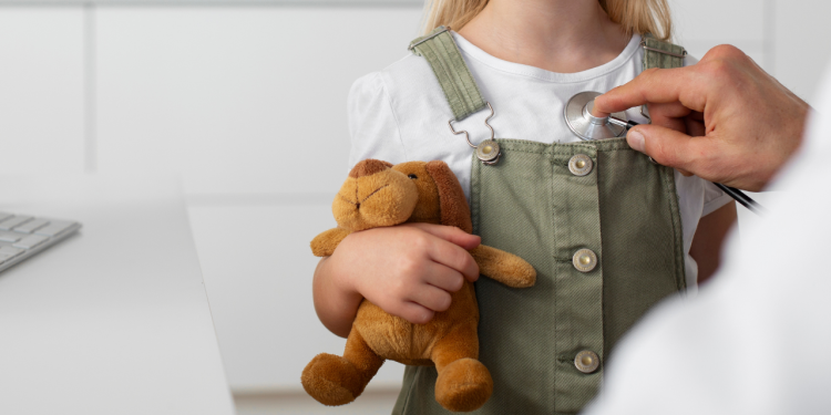 Desengasgo em bebês e crianças as novas orientações para agir com segurança.