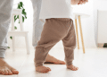 O que determina quando meu filho dará os primeiros passos?