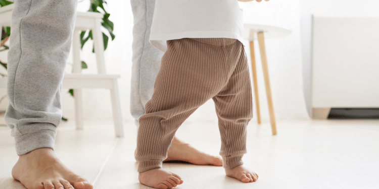 O que determina quando meu filho dará os primeiros passos?