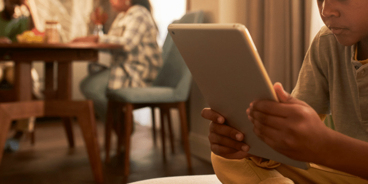 Proteja seus filhos online: dicas essenciais de segurança.