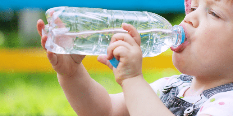 Quanto de água meu filho precisa beber por dia?