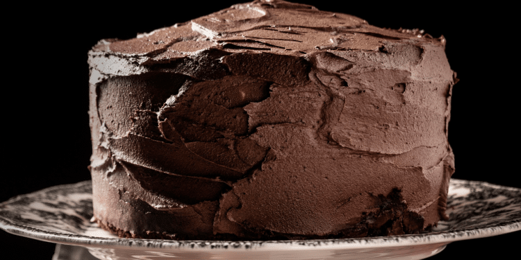 Receita de bolo de chocolate molhadinho.