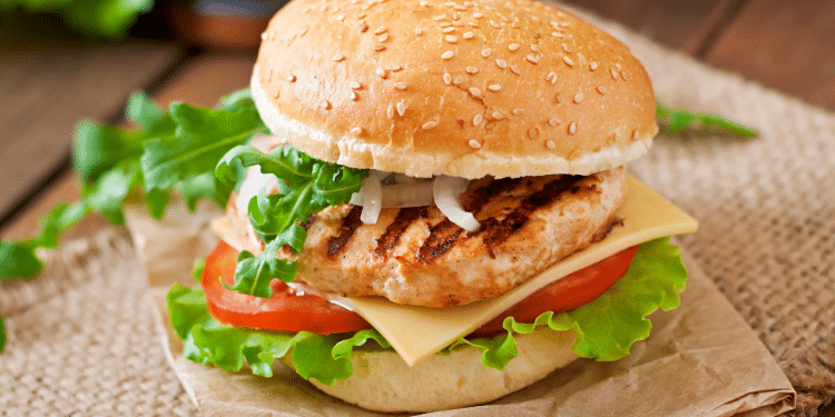 Receita de hambúrguer de frango saudável: passo a passo.