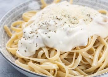 Receita de macarrão com requeijão.