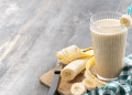 Receita de vitamina de banana cremosa.