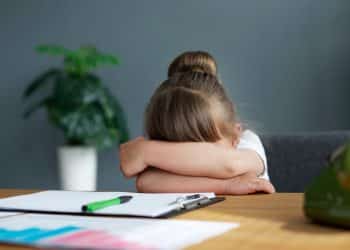 Seu filho está sobrecarregado de estímulos Veja o que fazer.