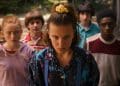 Personagens de Stranger Things em cena da série.