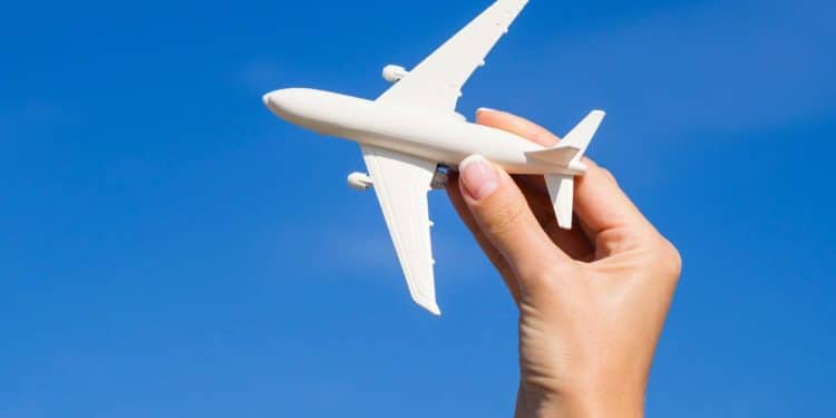 Viajar de avião com crianças 13 dicas de comissários de bordo que fazem toda a diferença.