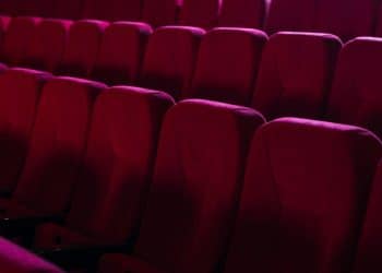 Enem 2025: TikTok promoverá aulões gratuitos em salas de cinema