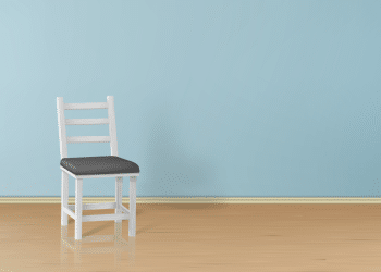 Entenda como lidar com o filho que não obedece, por que esse comportamento acontece e como transformar conflitos diários em aprendizado. Foto: Freepik