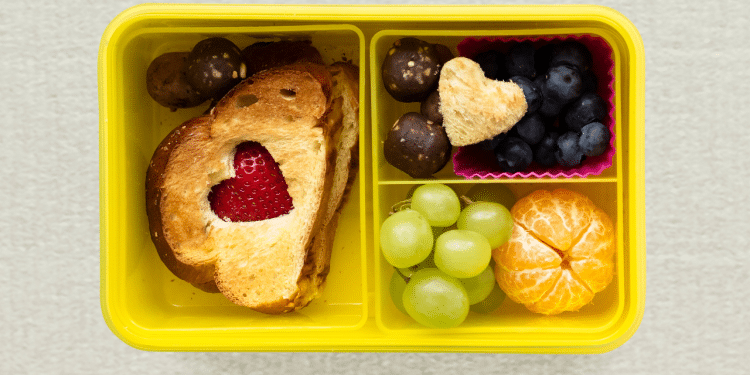 Confira 9 ideias saudáveis para a lancheira do seu filho.