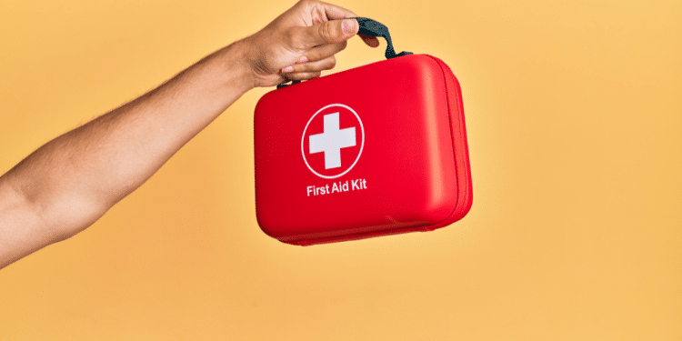 Guia de primeiros socorros para pais tratarem 10 lesões infantis comuns