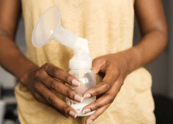 Pode misturar leite materno de dias diferentes Entenda o que dizem os especialistas