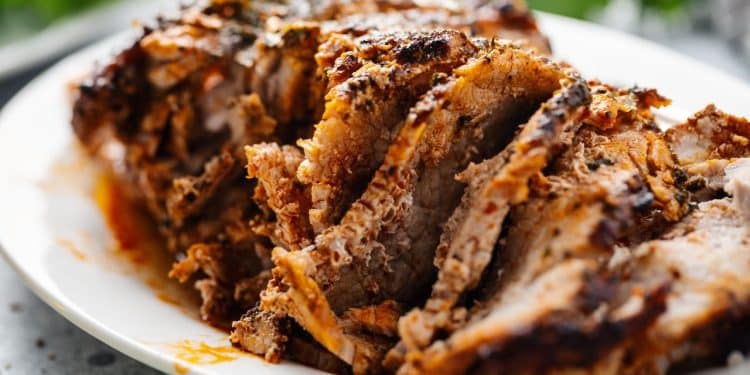 Bisteca feita na panela de pressão.