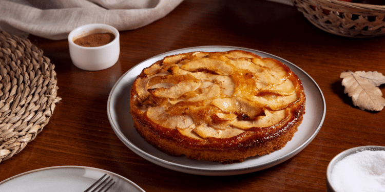 Receita de bolo de banana com recheio de sorvete.