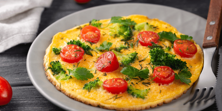Receita de omelete de restaurante fácil e fofinho.