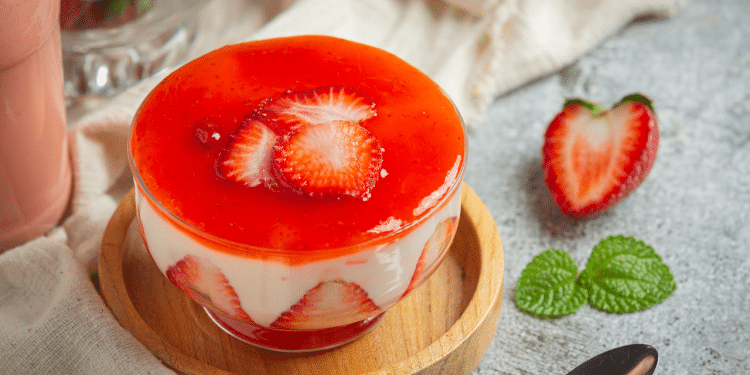 Receita de pavê de morango do amor para o Natal.