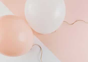 Balão que representa a bolsa estourando.