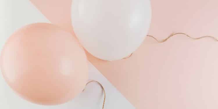 Balão que representa a bolsa estourando.