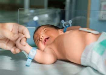 Como as famílias vivem os primeiros desafios da prematuridade e encontram segurança na vacinação