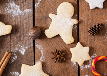 Receita fácil que aproxima a família e transforma o preparo dos biscoitos sem glúten de natal em um momento cheio de afeto. Foto: Freepik