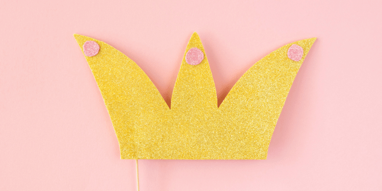 Descubra 5 nomes de meninas inspirados na realeza com história e delicadeza para quem busca nomear a filha com força, beleza e tradição. Foto: Freepik