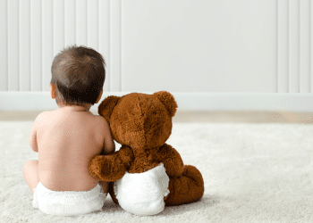 Acompanhar os estágios de sentar é entender a complexidade do desenvolvimento motor. Foto: freepik