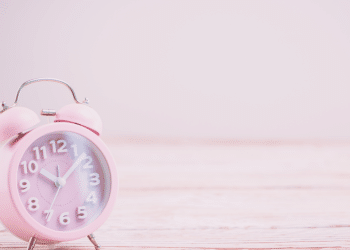 Entender como compensar as horas perdidas e como otimizar o tempo que você tem para si transforma radicalmente a experiência da parentalidade. Foto: freepik