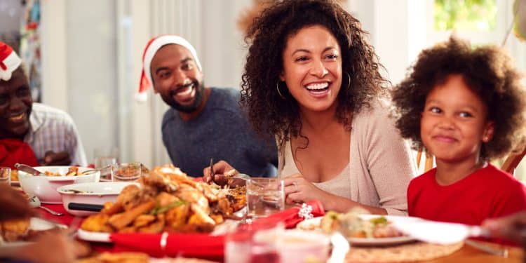 Neste fim de ano, celebre o sabor do agora com quem faz cada refeição valer a pena (Foto: Getty Images)