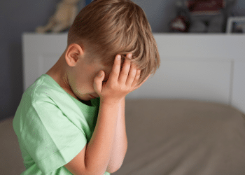 choro infantil, criança fazendo birra