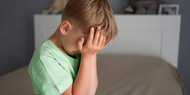 choro infantil, criança fazendo birra