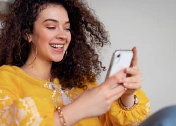 Tecnologia com cuidado: novo espaço do TikTok incentiva descanso, reflexão e hábitos digitais