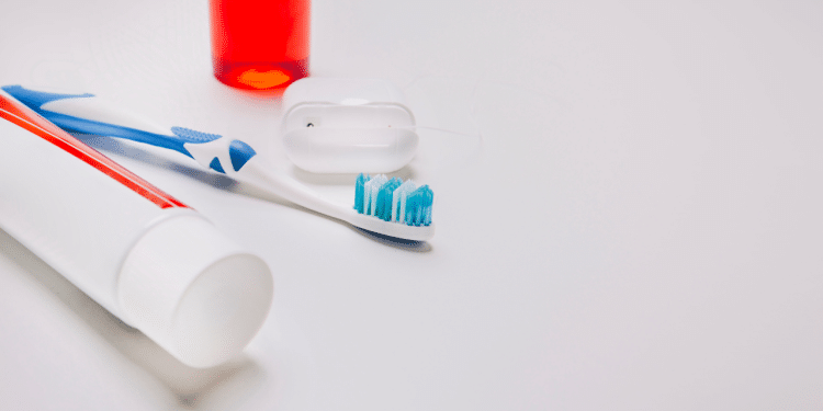 Geralmente, uma ou duas consultas com o dentista são necessárias na gravidez (Foto: Freepik)