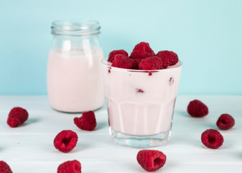 A solução definitiva de uma sobremesa geladinha, acessível e incrivelmente deliciosa, que você prepara com o que já tem em casa e garante o doce da família por até 15 dias. Foto: Freepik