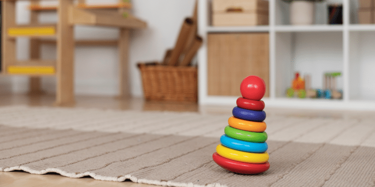 Entenda como as habilidades motoras evoluem e descubra sinais importantes do desenvolvimento infantil que toda família precisa observar. Foto: Freepik